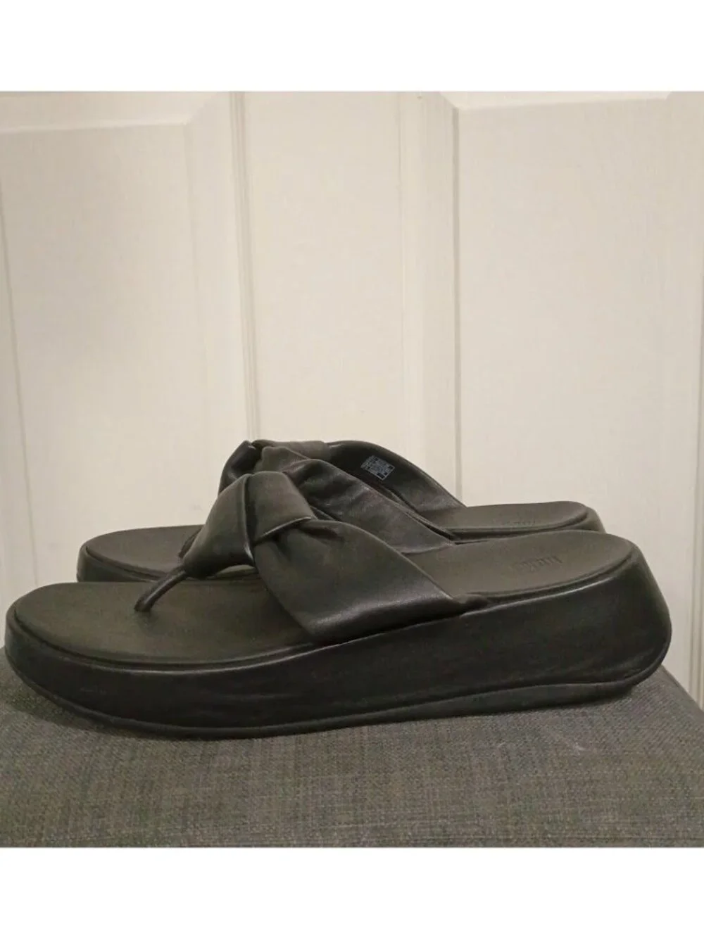 FitFlop Womens Lulu Toe Post Sandals Size 10 Black Leather Comfort - Picture 5 of 8